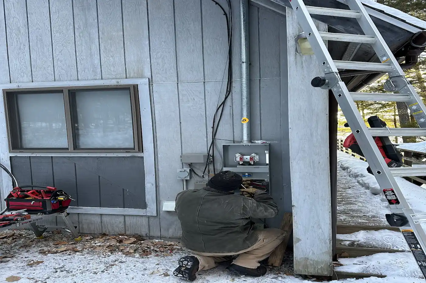 Emergency electrical repair and utility service work in Maine